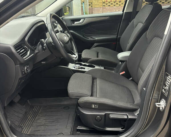 Сірий Форд Фокус, об'ємом двигуна 1 л та пробігом 190 тис. км за 9000 $, фото 24 на Automoto.ua