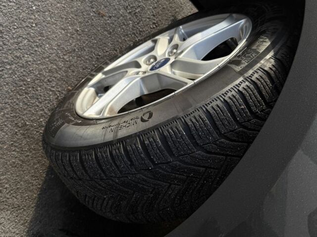 Серый Форд Фокус, объемом двигателя 1.5 л и пробегом 110 тыс. км за 14300 $, фото 22 на Automoto.ua