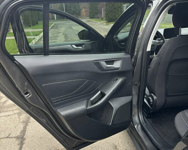 Сірий Форд Фокус, об'ємом двигуна 1 л та пробігом 190 тис. км за 9000 $, фото 29 на Automoto.ua