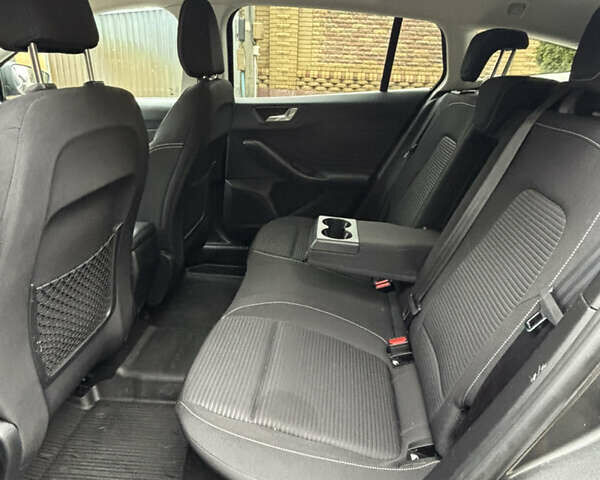 Сірий Форд Фокус, об'ємом двигуна 1 л та пробігом 190 тис. км за 9000 $, фото 28 на Automoto.ua