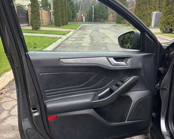 Сірий Форд Фокус, об'ємом двигуна 1 л та пробігом 190 тис. км за 9000 $, фото 27 на Automoto.ua