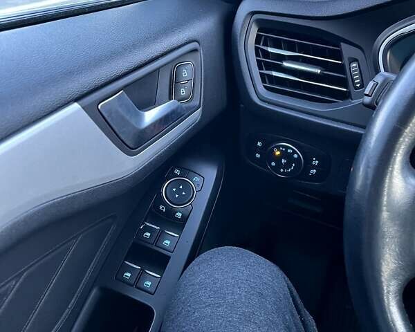 Серый Форд Фокус, объемом двигателя 1.5 л и пробегом 190 тыс. км за 13200 $, фото 23 на Automoto.ua