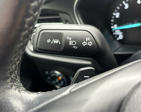 Сірий Форд Фокус, об'ємом двигуна 1 л та пробігом 190 тис. км за 9000 $, фото 16 на Automoto.ua