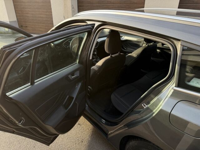 Серый Форд Фокус, объемом двигателя 1.5 л и пробегом 110 тыс. км за 14300 $, фото 13 на Automoto.ua