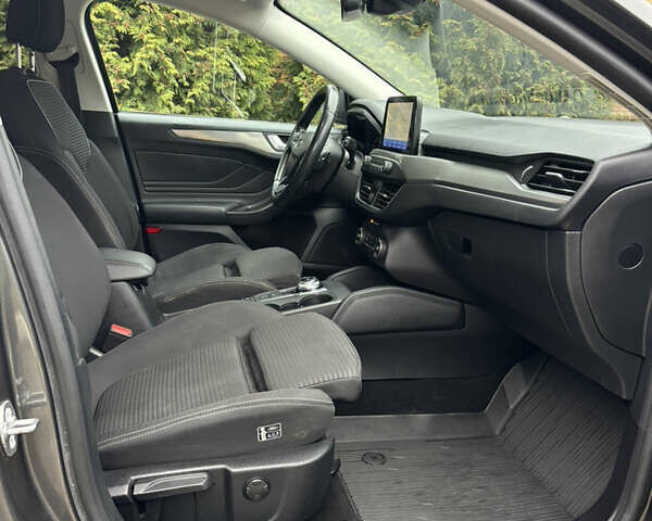 Сірий Форд Фокус, об'ємом двигуна 1 л та пробігом 190 тис. км за 9000 $, фото 36 на Automoto.ua