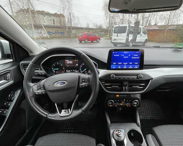 Серый Форд Фокус, объемом двигателя 1.5 л и пробегом 201 тыс. км за 13500 $, фото 16 на Automoto.ua