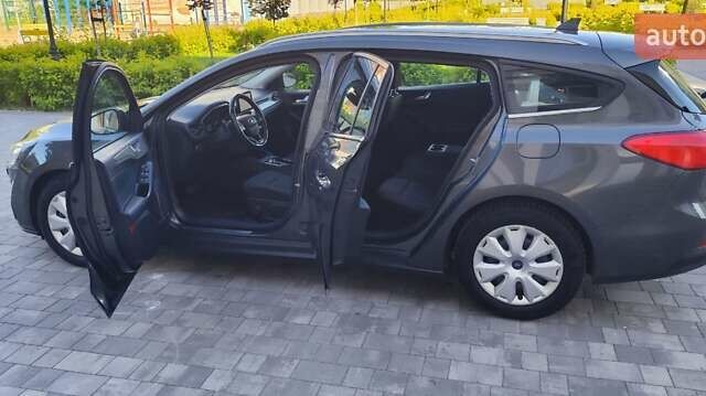 Серый Форд Фокус, объемом двигателя 2 л и пробегом 235 тыс. км за 13499 $, фото 10 на Automoto.ua