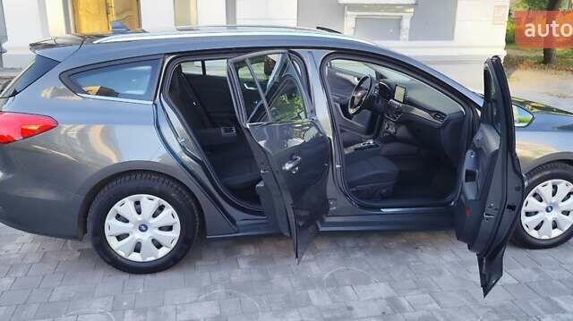 Серый Форд Фокус, объемом двигателя 2 л и пробегом 235 тыс. км за 13499 $, фото 9 на Automoto.ua