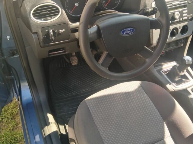 Синий Форд Фокус, объемом двигателя 0 л и пробегом 255 тыс. км за 4750 $, фото 4 на Automoto.ua