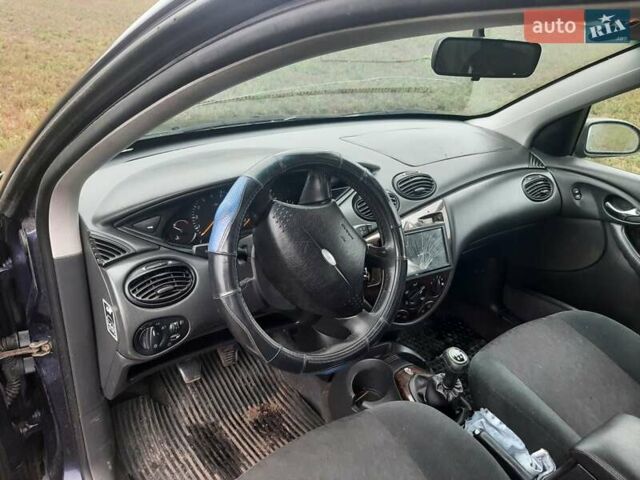 Синій Форд Фокус, об'ємом двигуна 1.6 л та пробігом 390 тис. км за 1100 $, фото 3 на Automoto.ua