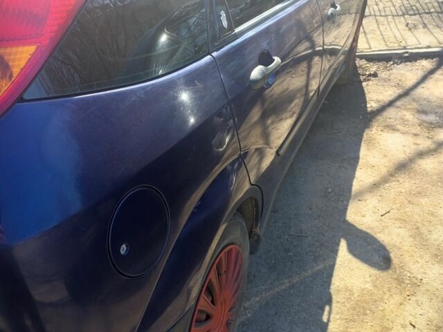 Синий Форд Фокус, объемом двигателя 1.8 л и пробегом 345 тыс. км за 1531 $, фото 3 на Automoto.ua