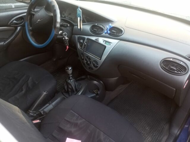 Синий Форд Фокус, объемом двигателя 1.8 л и пробегом 250 тыс. км за 1850 $, фото 5 на Automoto.ua