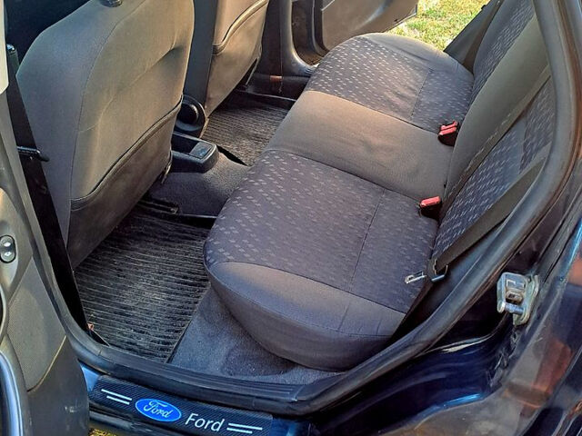 Синій Форд Фокус, об'ємом двигуна 1.6 л та пробігом 255 тис. км за 3100 $, фото 1 на Automoto.ua