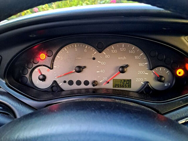 Синій Форд Фокус, об'ємом двигуна 1.6 л та пробігом 255 тис. км за 3100 $, фото 6 на Automoto.ua