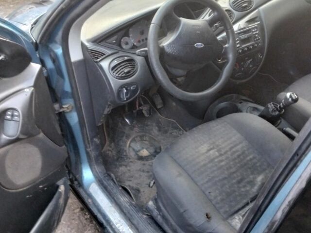 Синій Форд Фокус, об'ємом двигуна 1.8 л та пробігом 300 тис. км за 750 $, фото 4 на Automoto.ua