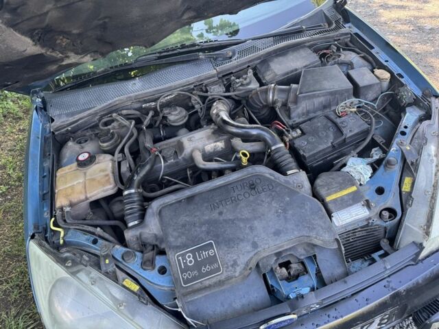 Синий Форд Фокус, объемом двигателя 1.8 л и пробегом 350 тыс. км за 850 $, фото 2 на Automoto.ua