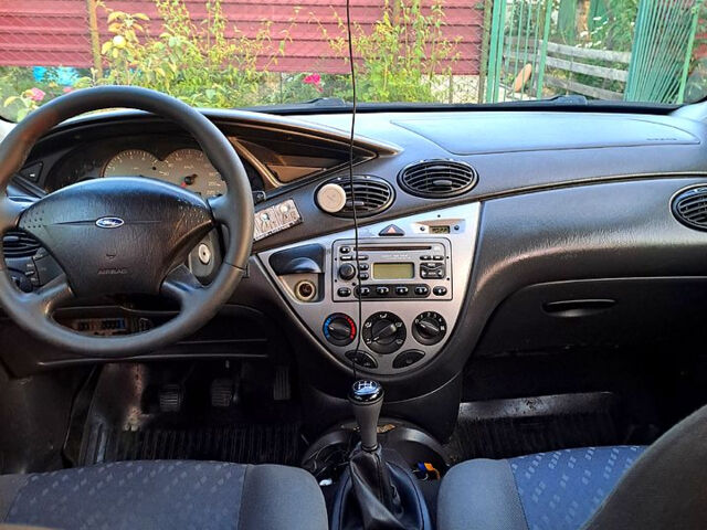 Синій Форд Фокус, об'ємом двигуна 1.6 л та пробігом 255 тис. км за 3100 $, фото 2 на Automoto.ua