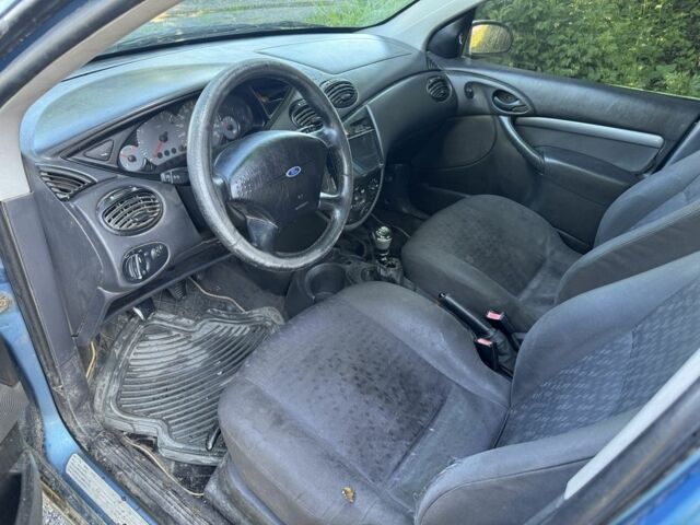 Синий Форд Фокус, объемом двигателя 1.8 л и пробегом 350 тыс. км за 850 $, фото 3 на Automoto.ua