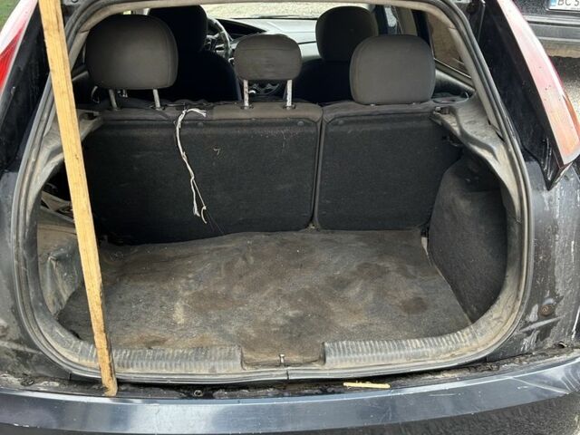 Синий Форд Фокус, объемом двигателя 1.8 л и пробегом 380 тыс. км за 850 $, фото 12 на Automoto.ua