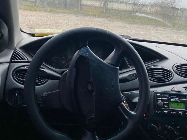 Синій Форд Фокус, об'ємом двигуна 1.8 л та пробігом 255 тис. км за 1800 $, фото 10 на Automoto.ua