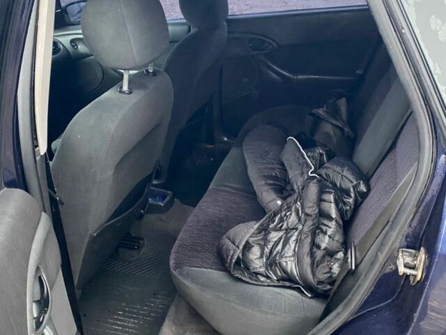 Синій Форд Фокус, об'ємом двигуна 1.8 л та пробігом 255 тис. км за 1800 $, фото 13 на Automoto.ua