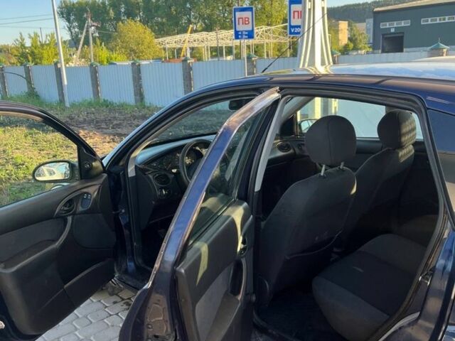 Синій Форд Фокус, об'ємом двигуна 1.6 л та пробігом 309 тис. км за 2300 $, фото 4 на Automoto.ua