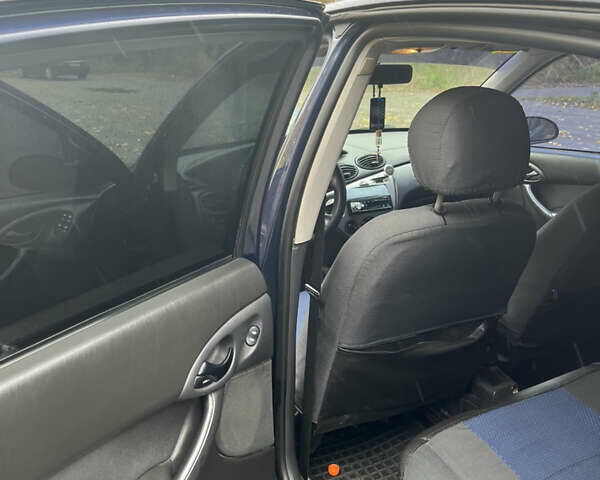 Синій Форд Фокус, об'ємом двигуна 1.8 л та пробігом 280 тис. км за 3800 $, фото 6 на Automoto.ua