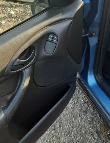 Синий Форд Фокус, объемом двигателя 1.8 л и пробегом 222 тыс. км за 3500 $, фото 18 на Automoto.ua