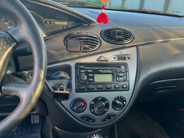 Синій Форд Фокус, об'ємом двигуна 1.6 л та пробігом 309 тис. км за 2300 $, фото 2 на Automoto.ua