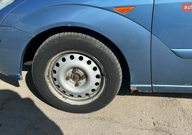 Синій Форд Фокус, об'ємом двигуна 1.8 л та пробігом 230 тис. км за 1900 $, фото 2 на Automoto.ua