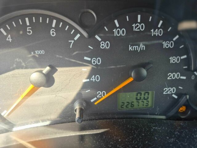 Синий Форд Фокус, объемом двигателя 1.8 л и пробегом 226 тыс. км за 1700 $, фото 6 на Automoto.ua