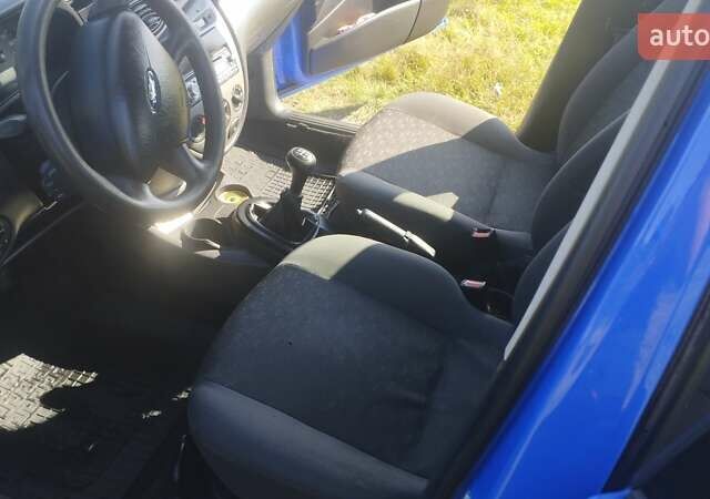 Синій Форд Фокус, об'ємом двигуна 1.6 л та пробігом 263 тис. км за 3150 $, фото 13 на Automoto.ua