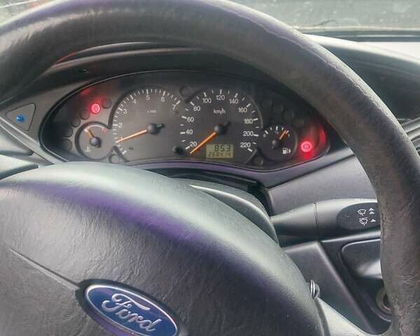 Синий Форд Фокус, объемом двигателя 1.4 л и пробегом 268 тыс. км за 3600 $, фото 4 на Automoto.ua