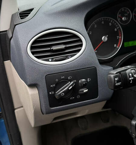Синій Форд Фокус, об'ємом двигуна 1.6 л та пробігом 220 тис. км за 4500 $, фото 25 на Automoto.ua