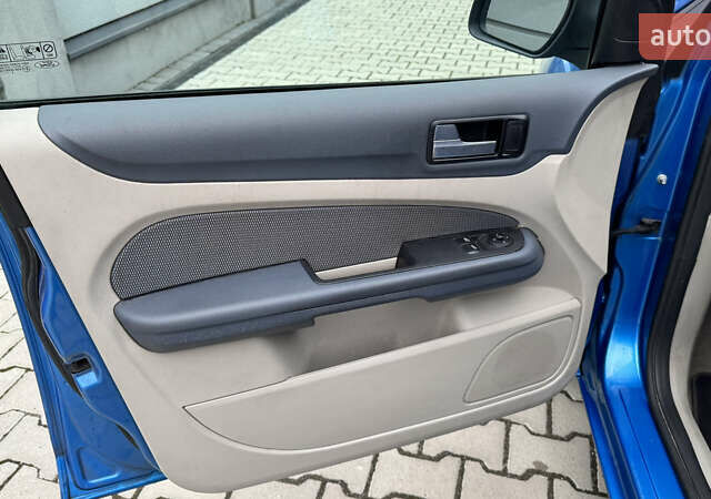 Синій Форд Фокус, об'ємом двигуна 1.6 л та пробігом 220 тис. км за 4500 $, фото 26 на Automoto.ua