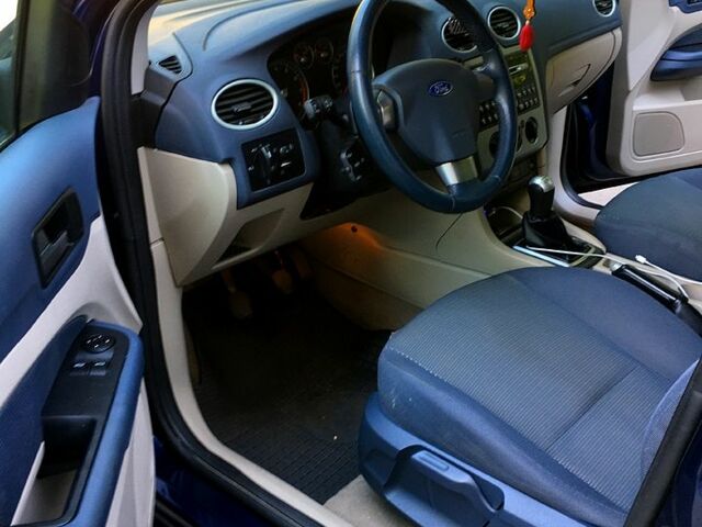 Синий Форд Фокус, объемом двигателя 1.6 л и пробегом 280 тыс. км за 4400 $, фото 6 на Automoto.ua