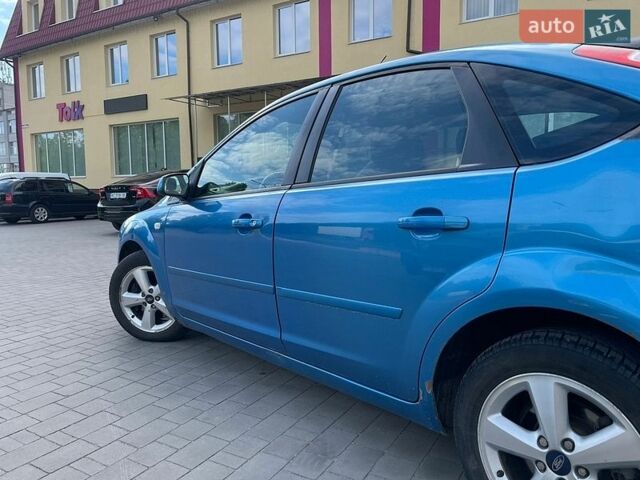 Синий Форд Фокус, объемом двигателя 2 л и пробегом 350 тыс. км за 3333 $, фото 3 на Automoto.ua