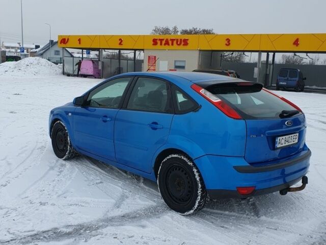 Синий Форд Фокус, объемом двигателя 2 л и пробегом 450 тыс. км за 3400 $, фото 3 на Automoto.ua