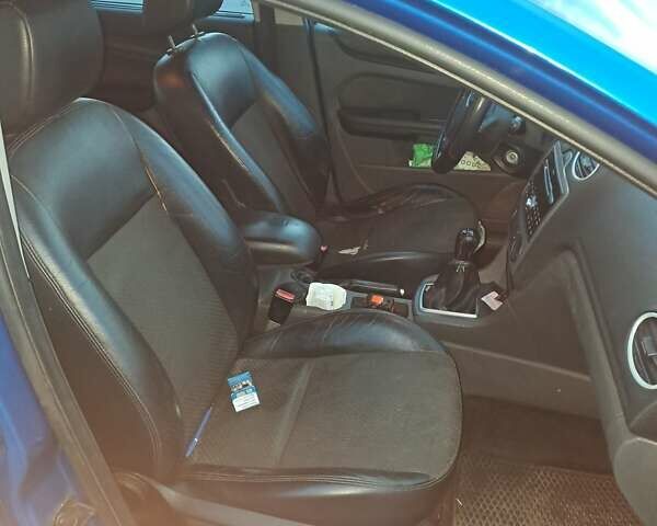 Синий Форд Фокус, объемом двигателя 2 л и пробегом 450 тыс. км за 3800 $, фото 5 на Automoto.ua