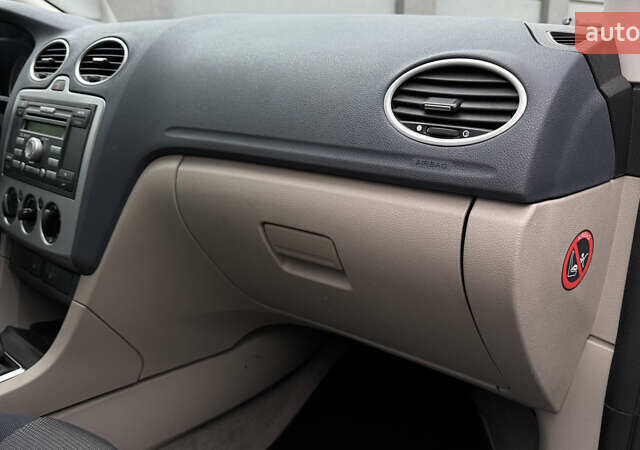 Синій Форд Фокус, об'ємом двигуна 1.6 л та пробігом 220 тис. км за 4500 $, фото 29 на Automoto.ua