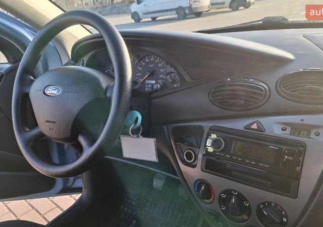 Синий Форд Фокус, объемом двигателя 1.4 л и пробегом 155 тыс. км за 3600 $, фото 4 на Automoto.ua