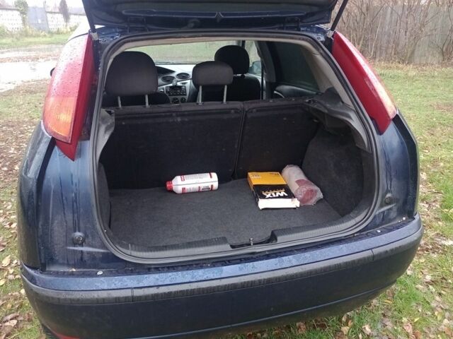 Синій Форд Фокус, об'ємом двигуна 1 л та пробігом 330 тис. км за 2200 $, фото 5 на Automoto.ua