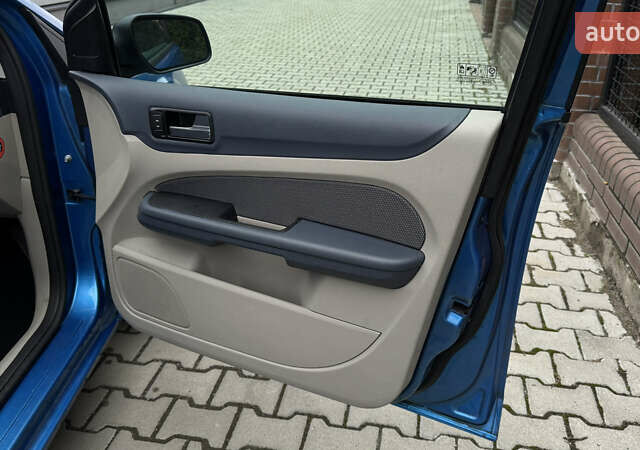 Синій Форд Фокус, об'ємом двигуна 1.6 л та пробігом 220 тис. км за 4500 $, фото 30 на Automoto.ua