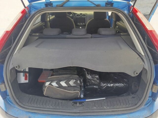 Синій Форд Фокус, об'ємом двигуна 1.6 л та пробігом 435 тис. км за 3350 $, фото 19 на Automoto.ua