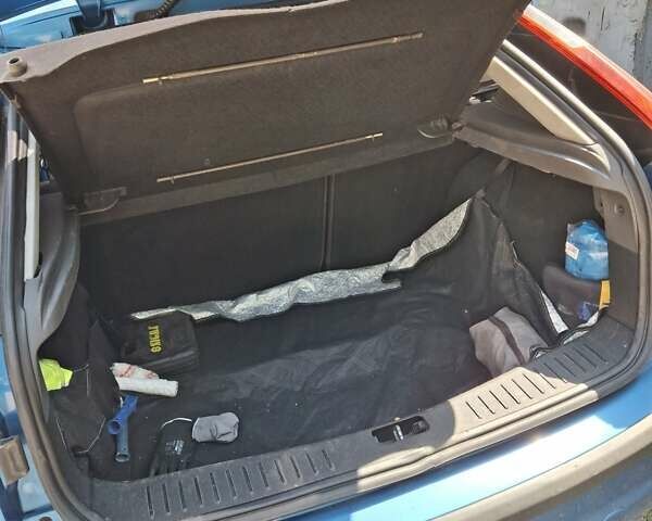 Синій Форд Фокус, об'ємом двигуна 1.6 л та пробігом 451 тис. км за 3500 $, фото 4 на Automoto.ua