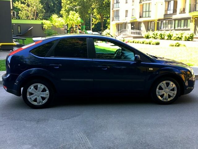 Синий Форд Фокус, объемом двигателя 1.6 л и пробегом 280 тыс. км за 4400 $, фото 4 на Automoto.ua