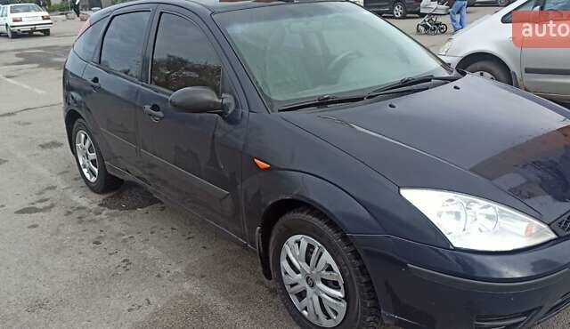 Синий Форд Фокус, объемом двигателя 1.4 л и пробегом 300 тыс. км за 3200 $, фото 3 на Automoto.ua