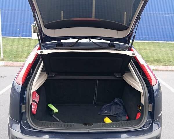 Синій Форд Фокус, об'ємом двигуна 1.6 л та пробігом 286 тис. км за 4500 $, фото 2 на Automoto.ua