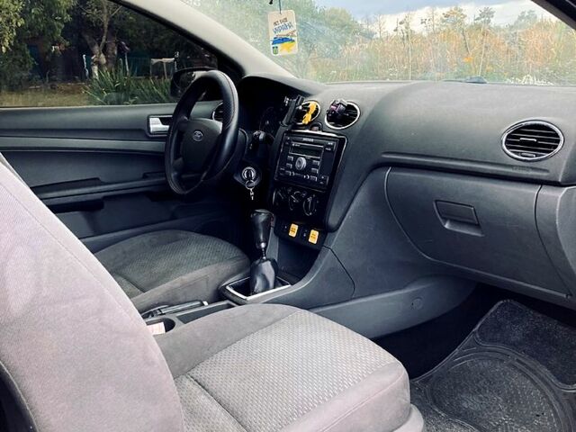 Синій Форд Фокус, об'ємом двигуна 1.4 л та пробігом 200 тис. км за 2400 $, фото 9 на Automoto.ua