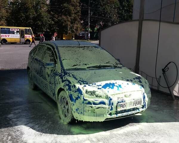 Синій Форд Фокус, об'ємом двигуна 1.6 л та пробігом 195 тис. км за 5200 $, фото 5 на Automoto.ua